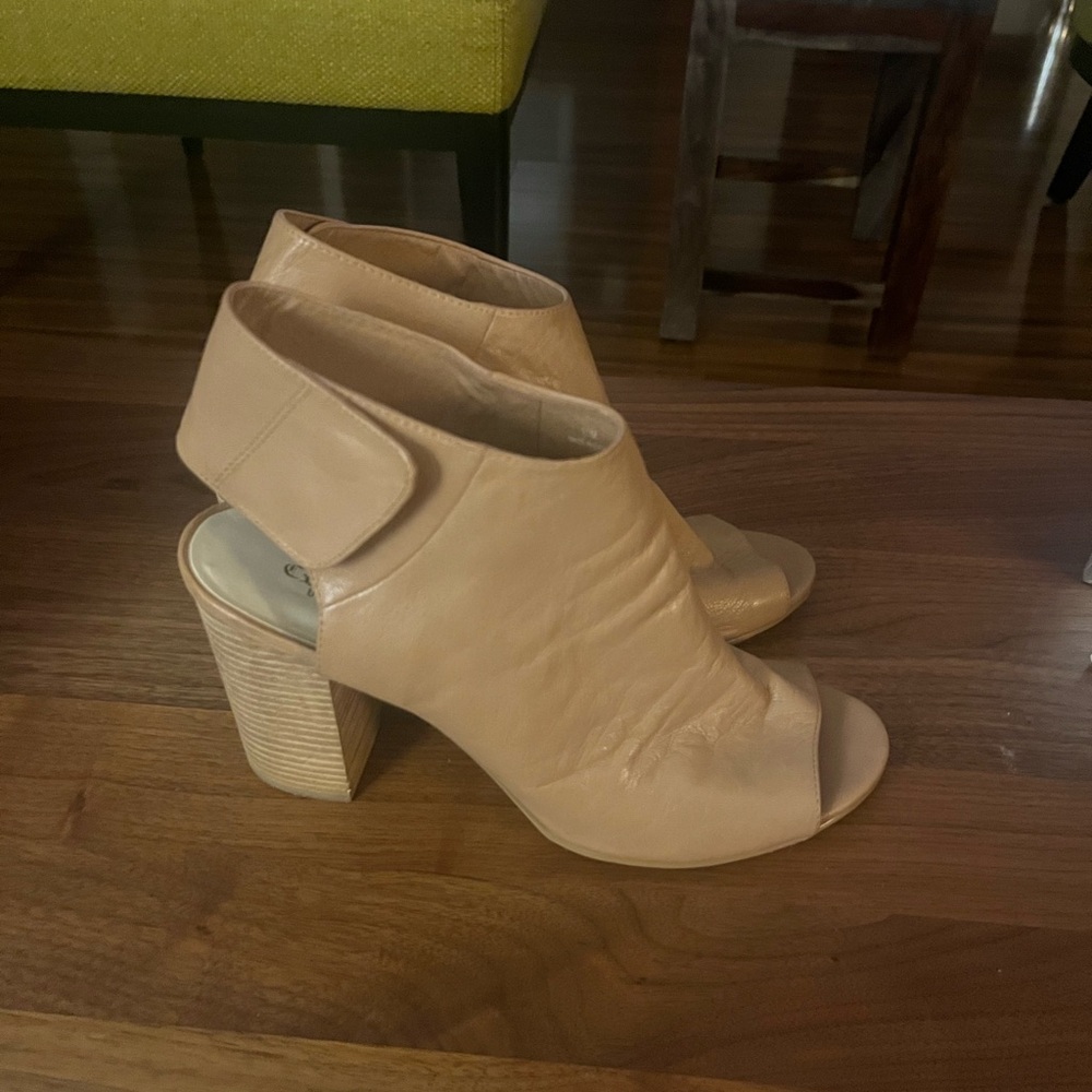 Crown Vintage Open Toe Heel - Picture 3 of 6